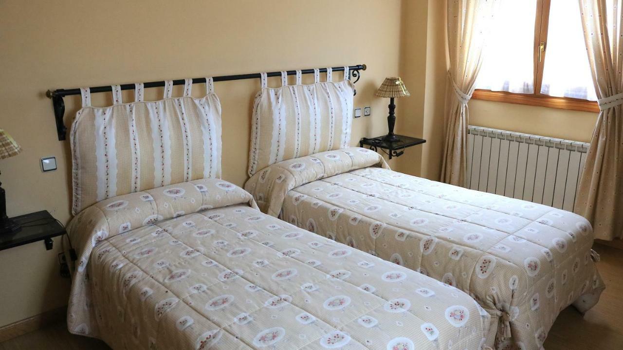 Hotel Miralba Alba de los Cardaños Екстериор снимка